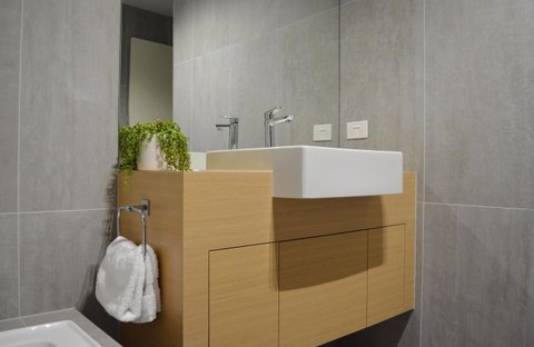Kangaroo Bay Apartments - Tourism Canberra 13