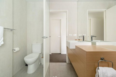 Kangaroo Bay Apartments - Tourism Canberra 43