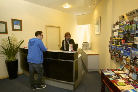 Mayfair Plaza Motel And Apartments - Tourism Canberra 2