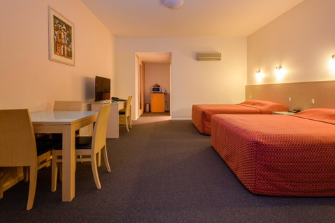 Mayfair Plaza Motel And Apartments - Tourism Canberra 6