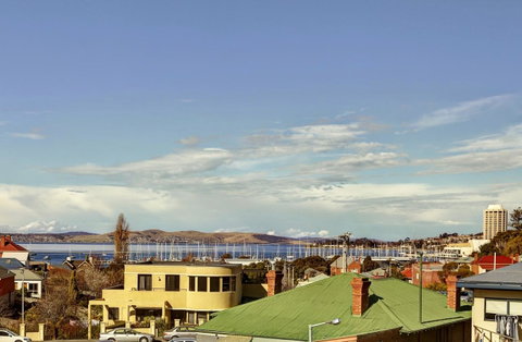 Mayfair Plaza Motel And Apartments - Tourism Canberra 1