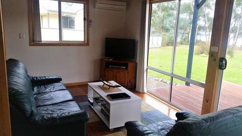 Four Seasons Waterfront Villas - Tourism Canberra 31