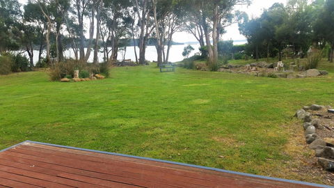 Four Seasons Waterfront Villas - Tourism Canberra 32