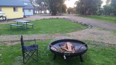 Four Seasons Waterfront Villas - Tourism Canberra 15