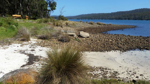 Four Seasons Waterfront Villas - Tourism Canberra 24