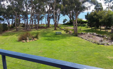 Four Seasons Waterfront Villas - Tourism Canberra 25