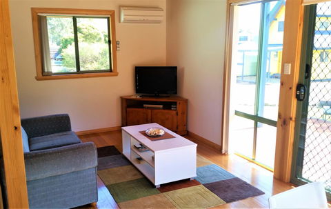 Four Seasons Waterfront Villas - Tourism Canberra 19