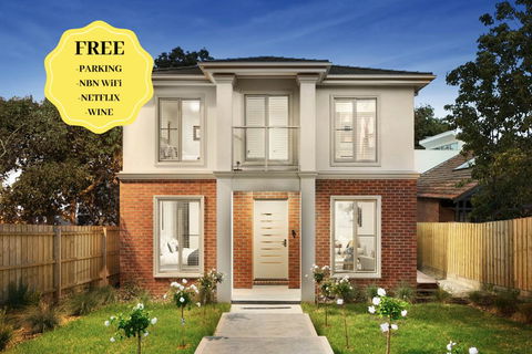 NEW Inner Melb Luxury Modern Grand Holiday House - Great Location, Wifi, Parking - Tourism Canberra 0