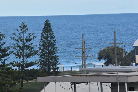 NEW UPMARKET COMFORTABLE 2 Bed, 2 Bath, OCEAN VIEWS, 250m To BUDDINA BEACH! - Tourism Canberra 2