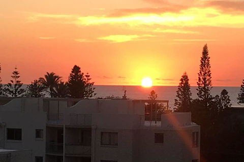 NEW UPMARKET COMFORTABLE 2 Bed, 2 Bath, OCEAN VIEWS, 250m To BUDDINA BEACH! - Tourism Canberra 1