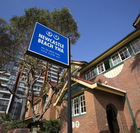 Newcastle Beach YHA - Tourism Canberra