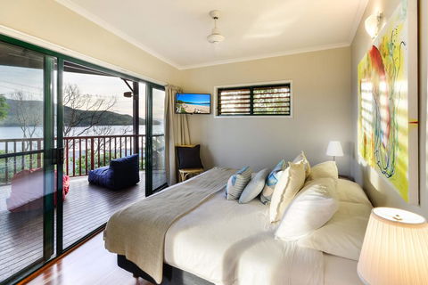 NEWLY BEAUTFULLY RENOVATED 16 The Casuarina - 3 Bedroom House With 180 Degree Ocean Views - Tourism Canberra 2