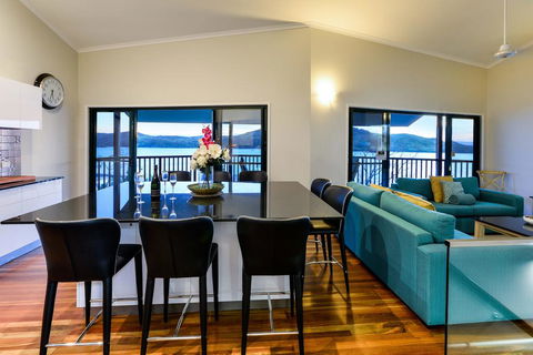 NEWLY BEAUTFULLY RENOVATED 16 The Casuarina - 3 Bedroom House With 180 Degree Ocean Views - Tourism Canberra 1