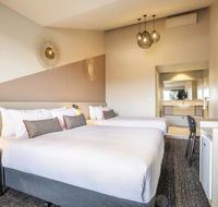 Nightcap at Manhattan Hotel - Tourism Canberra