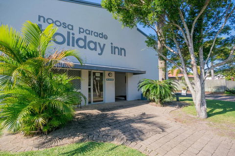 Noosa Parade Holiday Inn - Tourism Canberra 2