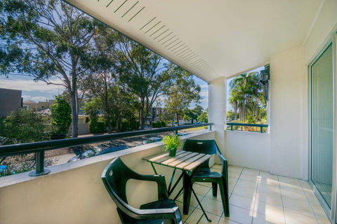 Noosa Parade Holiday Inn - Tourism Canberra 1
