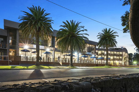North Pier Hotel - Tourism Canberra 0