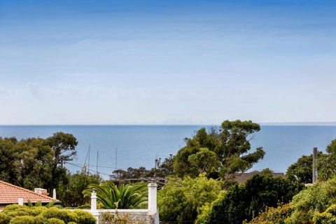 NORTH POINT RETREAT - MORNINGTON - Tourism Canberra 1
