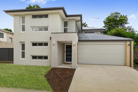 OCEAN BREEZE Family Home - Tourism Canberra 0