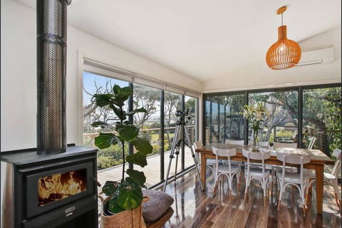 OCEAN ESCAPE - The Ultimate Luxury Beach House - Tourism Canberra 0