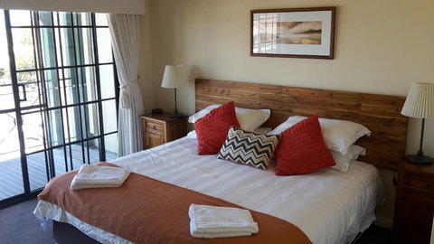 Ocean Sunsets - 2 Bedroom Converted Warehouse Apartment - Tourism Canberra 1