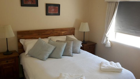 Ocean Sunsets - 2 Bedroom Converted Warehouse Apartment - Tourism Canberra 2