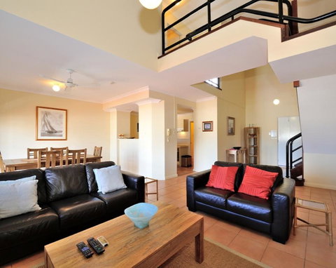 Ocean Sunsets - 2 Bedroom Converted Warehouse Apartment - Tourism Canberra 0