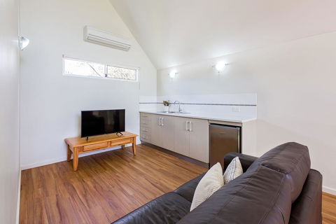 ON THE BEACH - Villa Over The Road From The Beach - Tourism Canberra 2