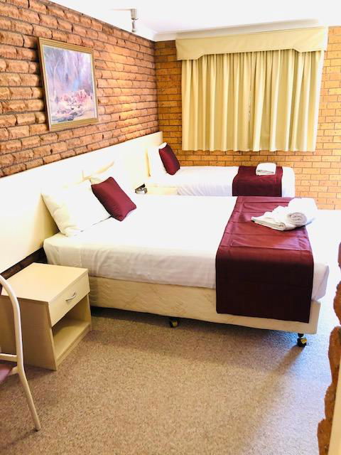 OVERLANDER MOTOR LODGE - Tourism Canberra 3