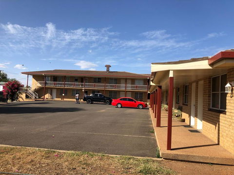 OVERLANDER MOTOR LODGE - Tourism Canberra 0