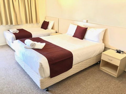 OVERLANDER MOTOR LODGE - Tourism Canberra 1