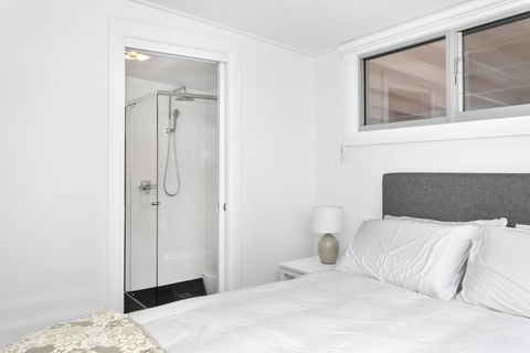 Pa's Beach House - Apartment 1 - Tourism Canberra 2