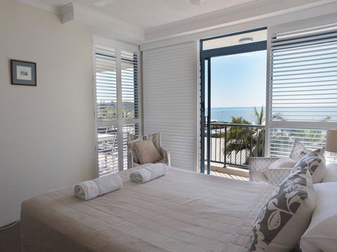 Panoramic Ocean Views Of Sunshine Beach Unit 5 Vista Pacific 12 Bryan Street - Tourism Canberra 3