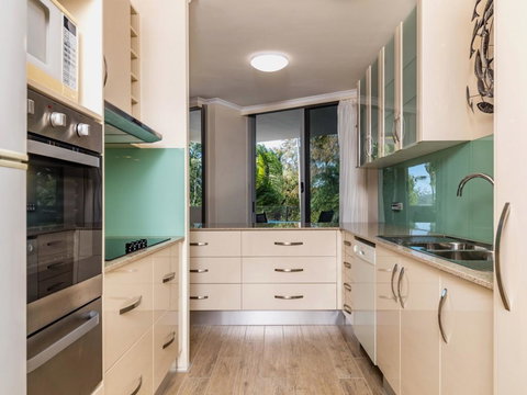 Paringa 8 - Palm Cove - Tourism Canberra 1