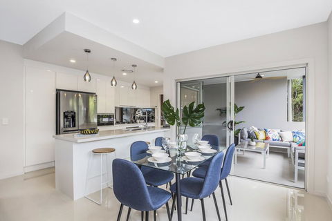Park Avenue Luxe Townhouse Brand New Sleeps 9 - Tourism Canberra 3
