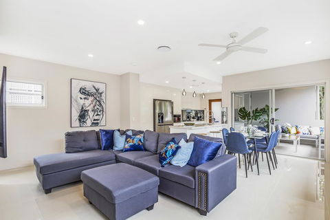 Park Avenue Luxe Townhouse Brand New Sleeps 9 - Tourism Canberra 0