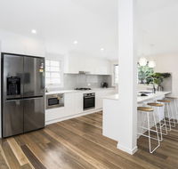 Park Avenue Terrace House Sleeps 9 - Tourism Canberra