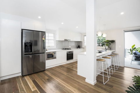 Park Avenue Terrace House Sleeps 9 - Tourism Canberra 0