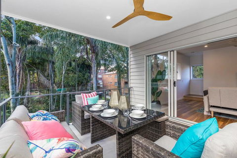 Park Avenue Townhouse Retreat Brisbane Sleeps 10 - Tourism Canberra 2