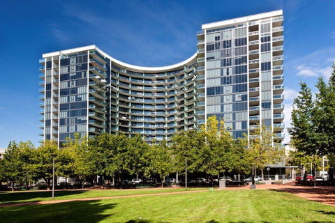 Perfectly Located Modern Apartment - Canberra CBD - Tourism Canberra 2