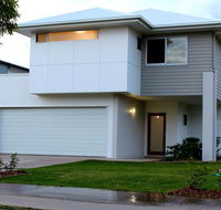 Petrie Beach Holiday Home - Tourism Canberra