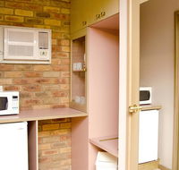 Pines Country Club Motor Inn - Tourism Canberra