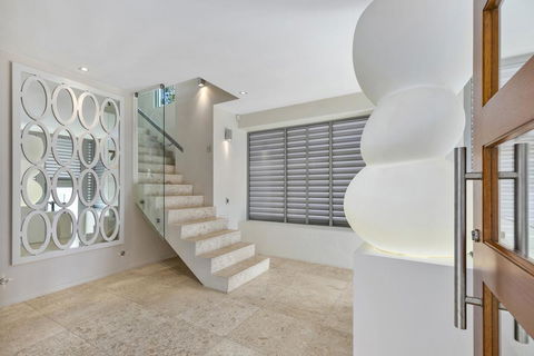 Platinum Status, Sunshine Beach - Tourism Canberra 3