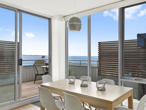 POINT GREY APARTMENT 2 - Ocean VIews With Wifi - Tourism Canberra 3