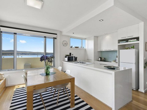 POINT GREY APARTMENT ONE - VIEWPOINT - Tourism Canberra 1