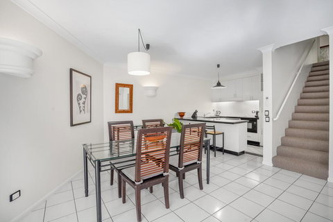 Poolside Apt In Alamanda Beachfront Resort (77) - Tourism Canberra 3