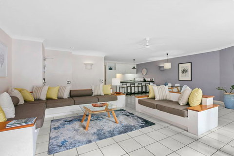 Poolside Apt. In Alamanda Beachfront Resort (41) - Tourism Canberra 2