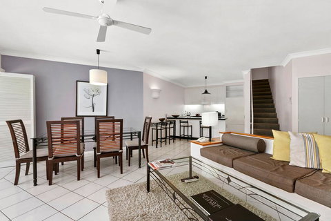 Poolside Apt. In Alamanda Beachfront Resort (67) - Tourism Canberra 2