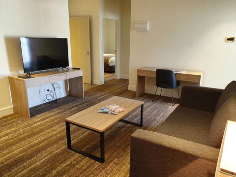 Porter's Plainland Hotel - Tourism Canberra 1