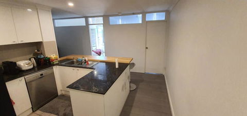 Private Modern Room - Plaza Building- In City Centre! - Tourism Canberra 3
